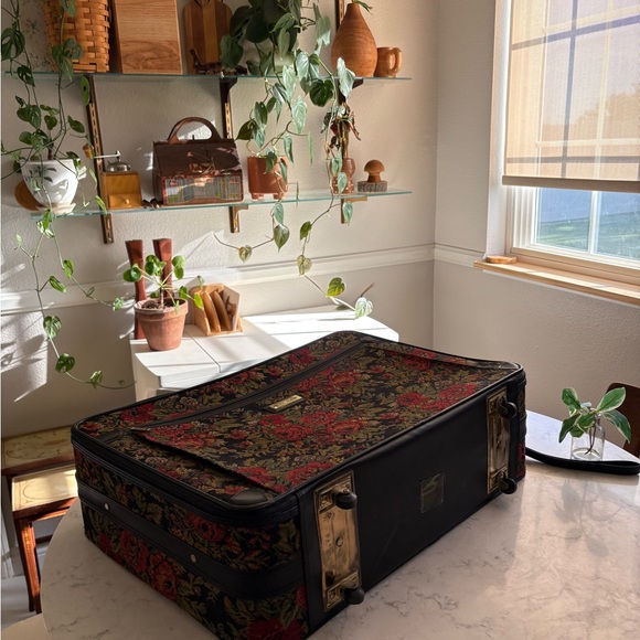 Vintage Floral Tapestry Rolling Luggage - Picture 5 of 10